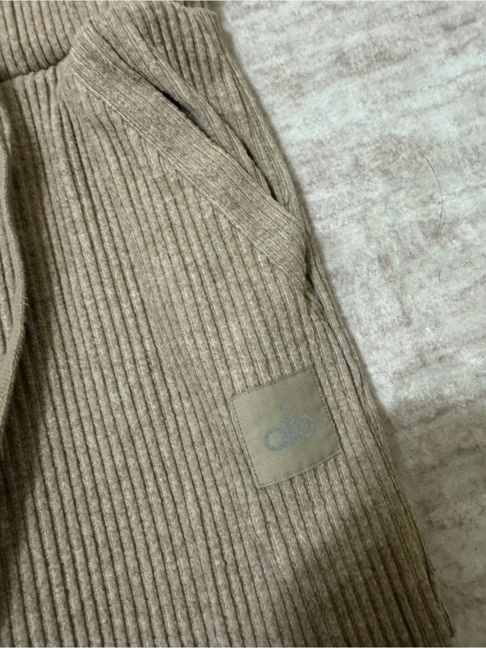 Alo yoga muse sweatpants size xs